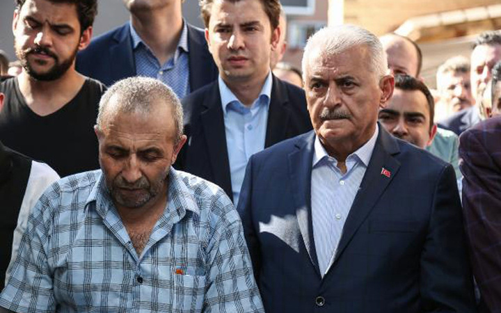 Binali Yıldırım'ın zor anları ağlamamak için kendisini zor tuttu