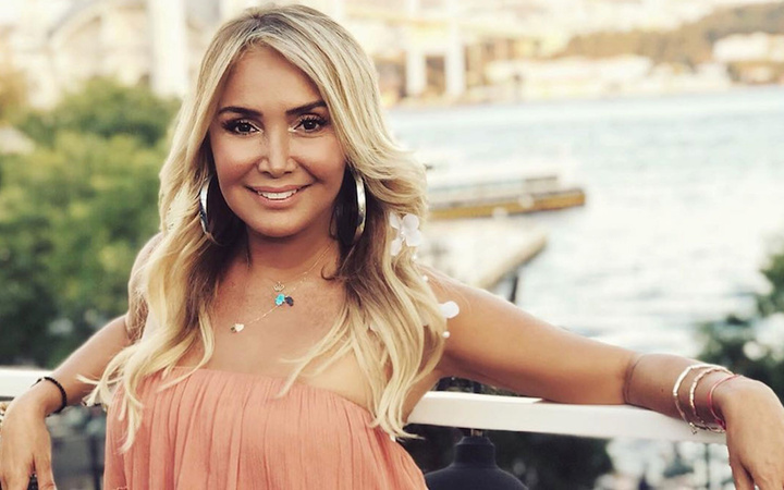 Yonca Evcimik'i yıkan ölüm! Sosyal medya hesabından duyurdu