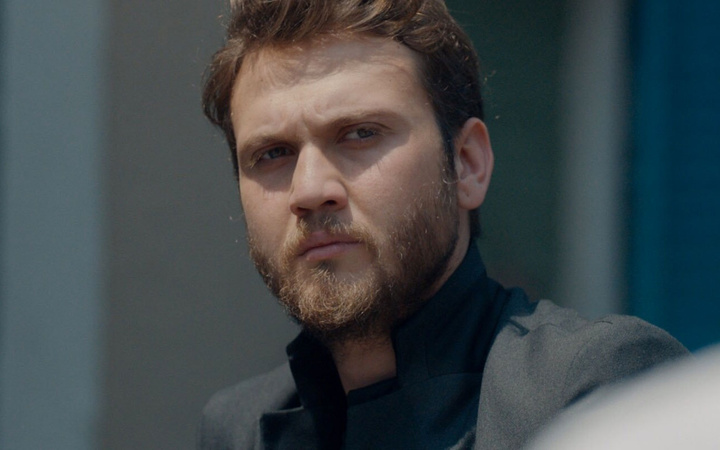 Aras Bulut İynemli Çukur'un sezon arasında askere gitti! Birlikte sevgi seline uğradı