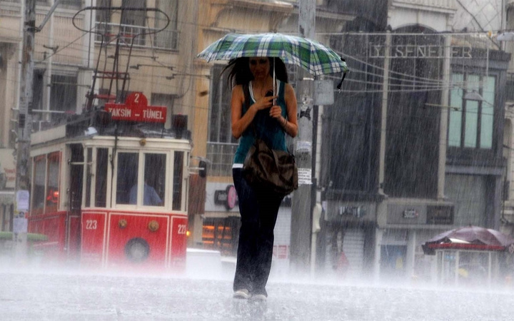 İstanbul, Tekirdağ, Kırklareli! Meteoroloji uyarmıştı şiddetli yağmur bastırdı
