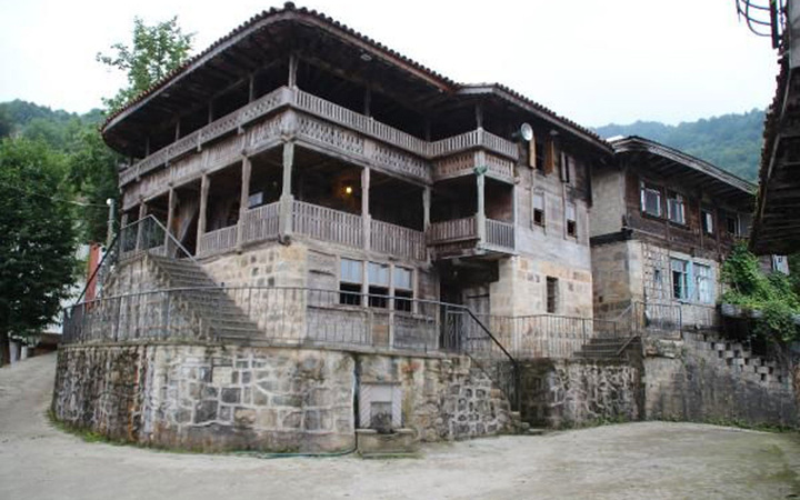Rize'de 500 yıllık çivisiz cami! Temizleyen cennete gider diyorlar