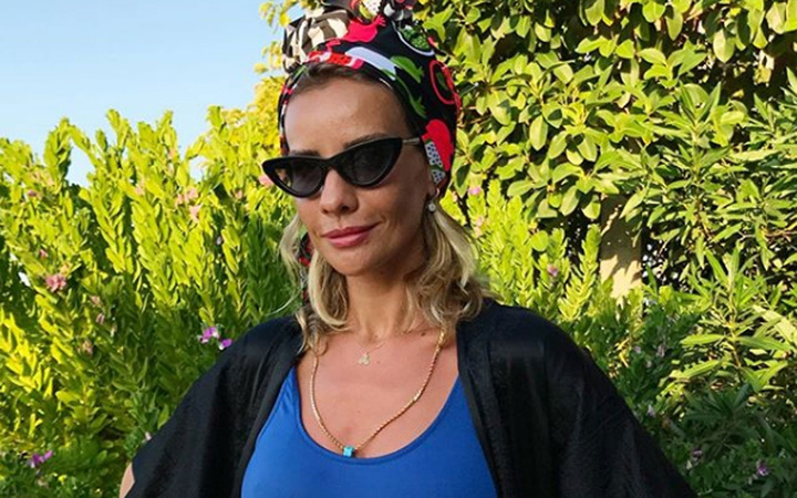 Esra Erol tatilinde mayolu pozuyla binlerce beğeni aldı