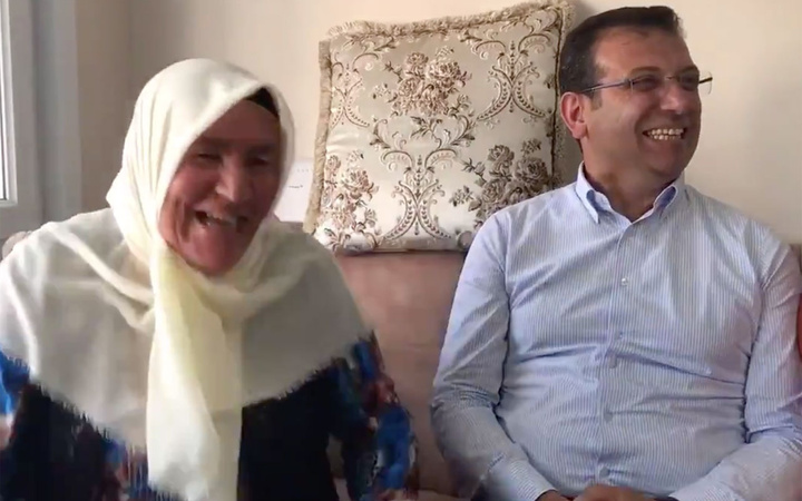 Ekrem İmamoğlu 'sana oy vermem' diyen teyzeye gitti sansürsüz diyaloglar müthiş