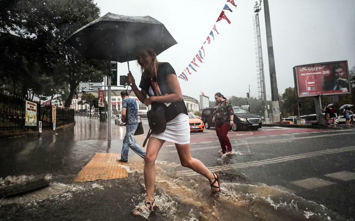 Bu bir arka kapı yağmuru! Meteoroloji profesörü İstanbul'u uyardı MGM twit attı