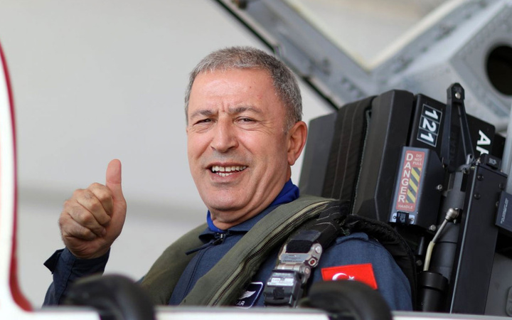 Bakan Hulusi Akar pilot koltuğuna geçip Ege semalarında uçtu Yunanlar çıldıracak