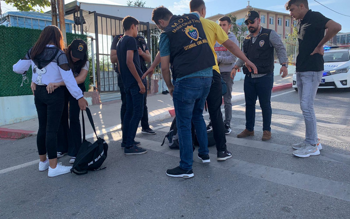 İstanbul polis okul çevrelerinde denetimlere devam ediyor...
