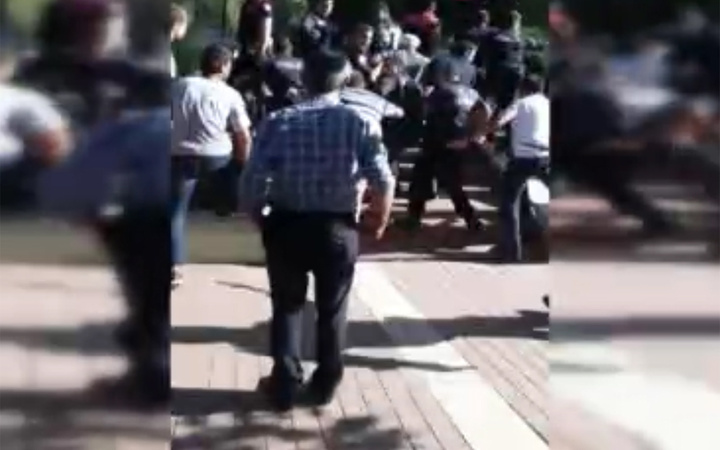 Ankara'da bir kişi eski eşini çocuğunun gözleri önünde bıçakladı