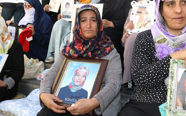 Diyarbakır HDP önündeki eylemin 22'inci günü! Annenin sözleri ağlattı