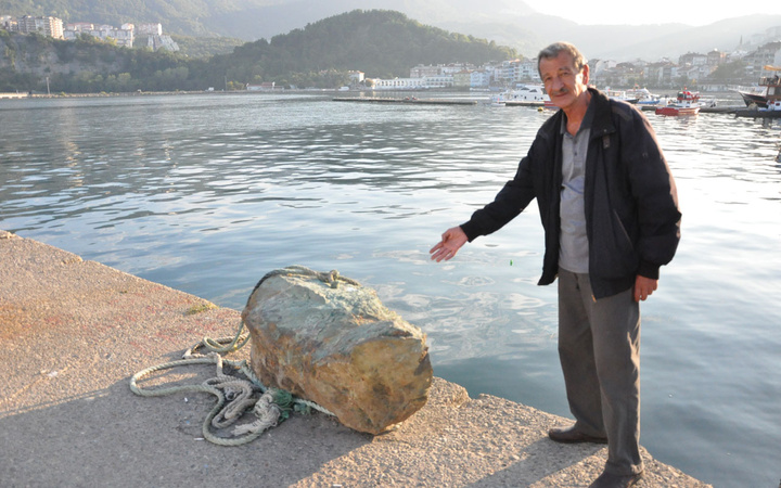 Amasra'da esrarengiz kaya! Balıkçılar denizden çıkardı dünyada eşi yok