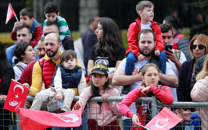 İstanbul'daki Cumhuriyet Bayramı'ndan renkli görüntüler! İmamoğlu'ndan açıklama