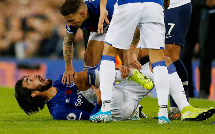 Andre Gomes'in ayağı kırıldı Cenk Tosun yıkıldı kaldı