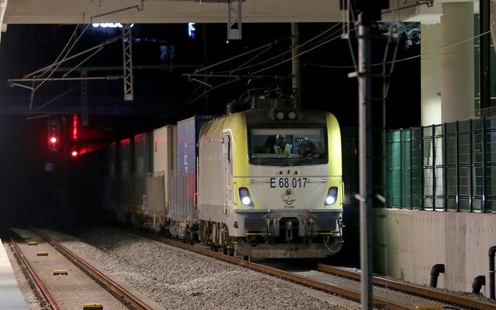 Marmaray için tarihi an! İpek Yolu treni Boğaz'dan geçti