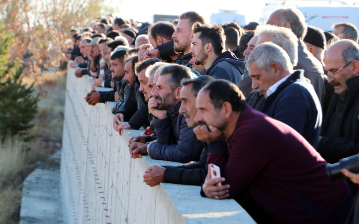 Antalya'da siyanür zehirlenmesiyle ölen 4 kişilik ailenin cenazeleri toprağa verildi