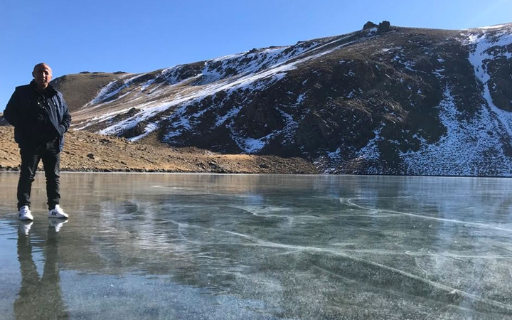 Şırnak'ta sıcaklık eksi 17’yi gördü göller adeta buz pistine dönüştü