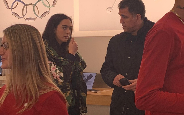 Hakan Şükür'ün yeni görüntüleri çıktı! Yanındakini herkes eşi sandı meğer...