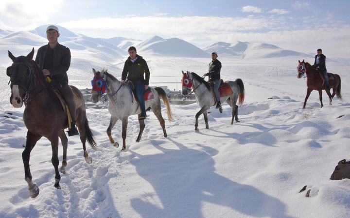 Erzurum'da 487 yıl önce Pir Ali Baba başlattı atlı hafızlar kentte böyle tur attı