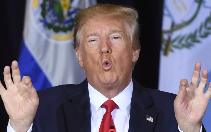 Yeğeni Trump'ın tüm kirli sırlarını ifşa etti! Göğüslerini görünce ona asılmış