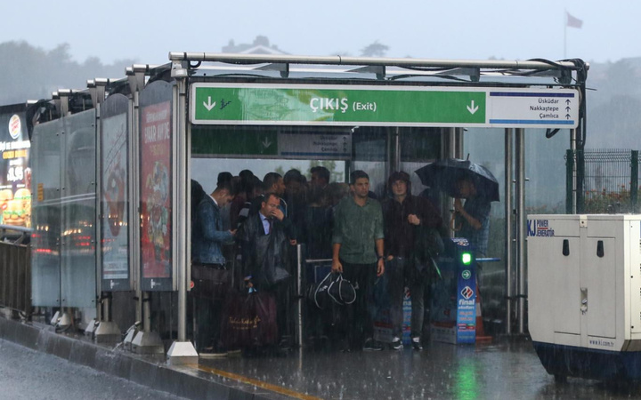 İstanbul'da 2 gündür devam eden fırtına ne zaman bitecek?