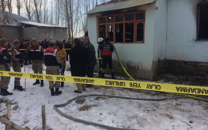 Van'da evde çıkan yangında iki kardeş öldü