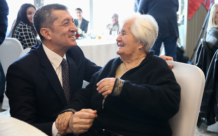 Milli Eğitim Bakanı Selçuk ile hayırsever arasında gülümseten diyalog
