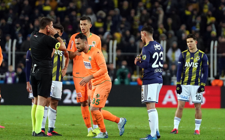Fenerbahçelileri çıldırtan pozisyona penaltı değil diyen tek isim