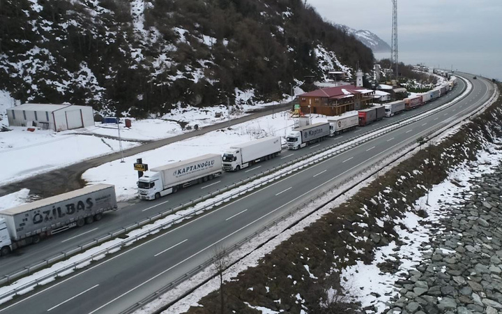 Artvin Sarp Sınır Kapısı'ndaki TIR kuyruğu Fındıklı'ya kadar ulaştı