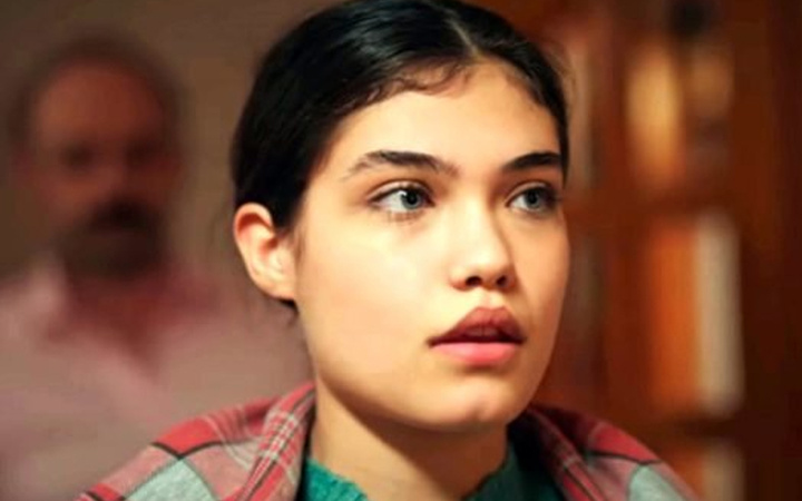 Zemheri'nin genç oyuncusu Aleyna Özgeçen Instagram pozlarıyla şaşırttı!