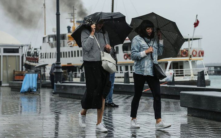 Meteoroloji hava durumunu paylaştı: Lodosla birlikte sağanak yağış geliyor