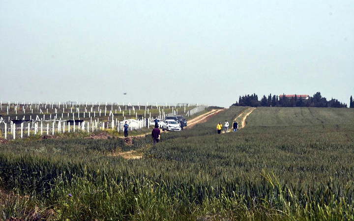 Jandarma tarlaları kullanarak İstanbul'dan Tekirdağ'a geçmek isteyenlere izin vermedi