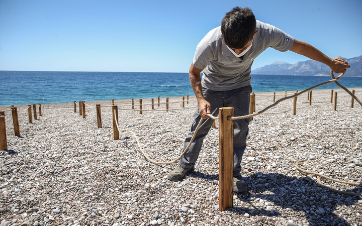 Antalya'nın dünyaca ünlü plajında deniz keyfi sosyal mesafeli olacak