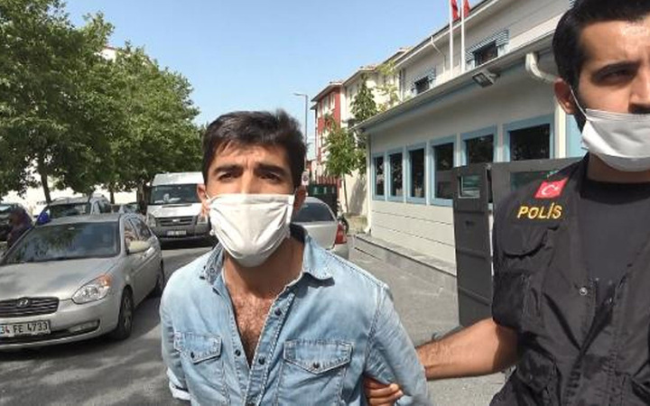 Doktorun boğazına demir çubuk dayadı! Hak edene yaparım ben