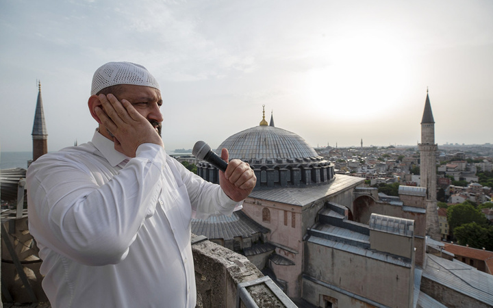 Ayasofya İmam Hatibi Önder Soy anlattı: 4 yılda 7 kişi ezandan etkilenerek Müslüman oldu