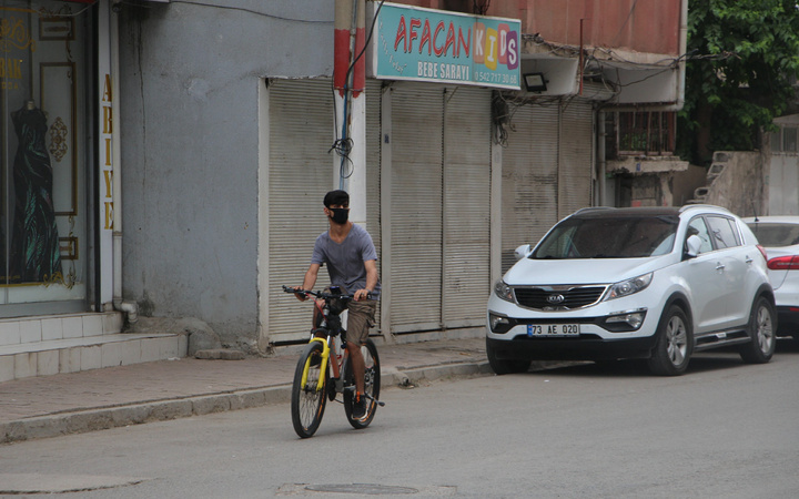 Şırnak Cizre esnafı koronvirüsün yayılmasını önlemek için iş yerlerini açmayacak