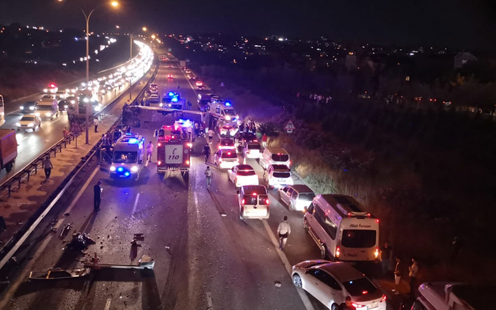 Ankara yolunda can pazarı! Otobüs devrildi