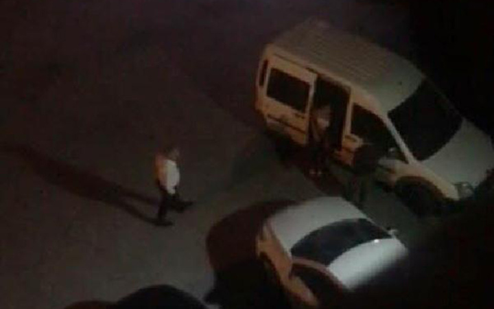 İzmir'de sokak ortasında fuhuş rezaleti! Arabaların içinde...