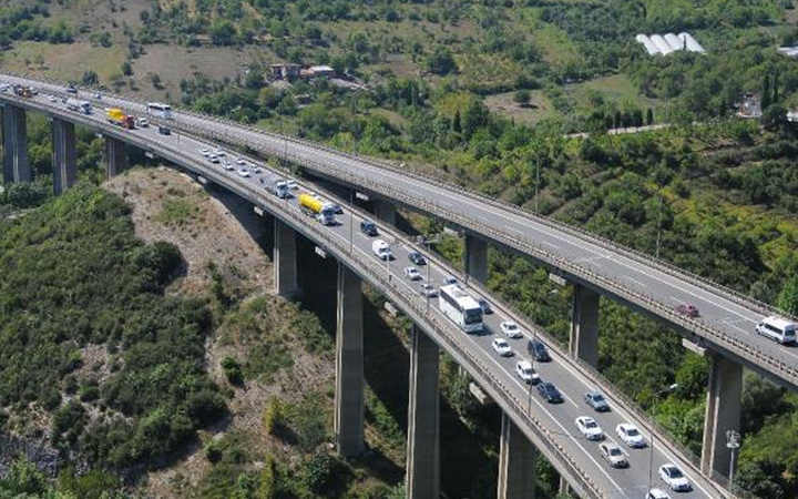 TEM Otoyolu’nda Kurban Bayramı yoğunluğu başladı! Akın akın gidiyorlar