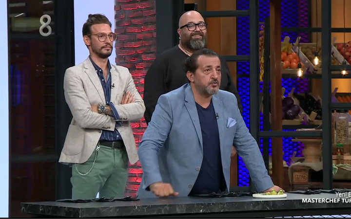 MasterChef'te mavi takımdan eleme potasına sürpriz isimler gitti Eray şefleri yaktı!