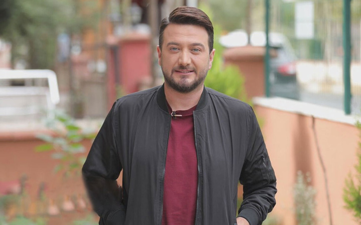 Kanal D Gelinim Mutfakta'nın sunucusu Onur Büyüktopçu oldu Seda Sayan deniyordu