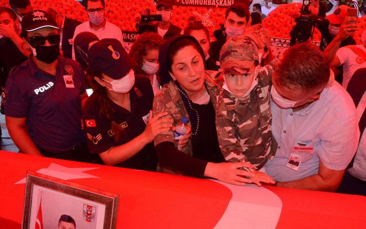 Şehit annesi yürekleri dağladı: Evladıma söz verdim, ağlamayacağım