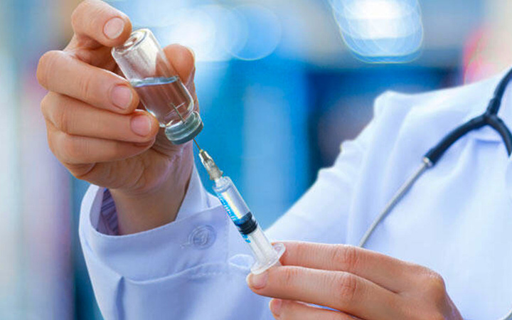 Klinik denemeleri askıya alınan koronavirüs aşısı yıl sonundan önce hazır olabilir