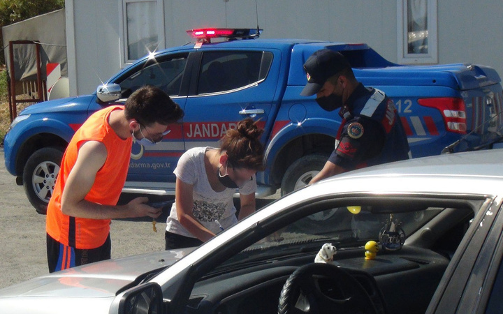 Koronavirüslü kadın Antalya yolunda tatile giderken yakalandı