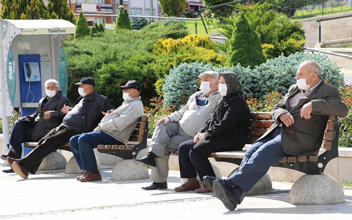 65 yaş üstüne sokağa çıkma yasağı geldi! Hangi illerde 65 yaş üstüne yasak var?