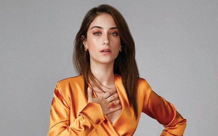 Hazal Kaya oğlu Fikret Ali ile yeni pozunu paylaştı beğeni yağmuru yaşandı