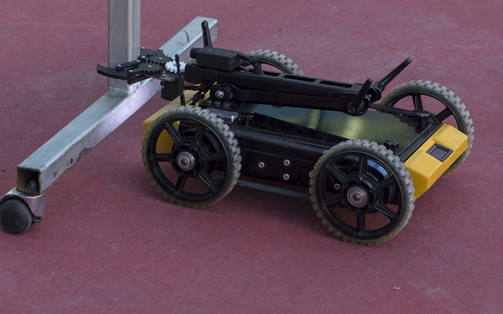 Lise öğrencilerinin bomba imha robotu 'Naim' tanıtıldı