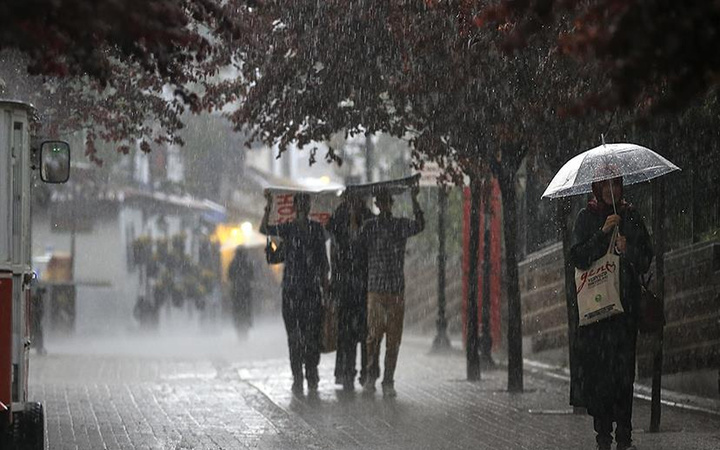 Meteoroloji uyardı! Hafta sonu gök gürültülü sağanak yağış var