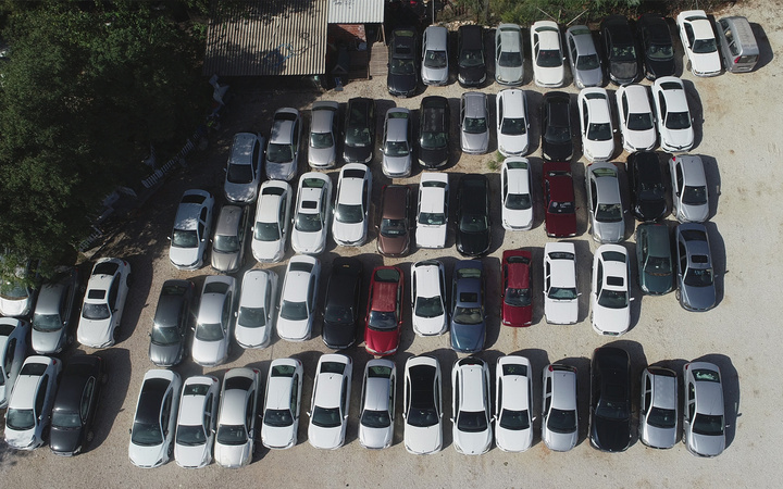 Otomobilleri motosikletleri değerinden çok ucuza satıyorlar ama kimse almıyor