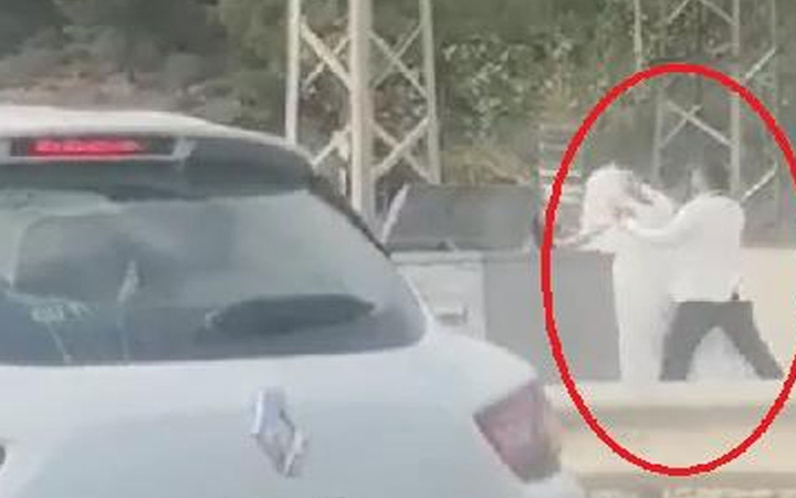 Hatay'da şoke eden olay! Damat yol kenarında gelini dövdü