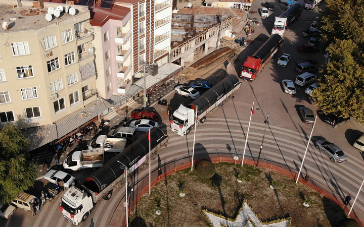 Türkiye'de bir ilk böylesi görülmedi! Manisa'da herkes durup onları izledi