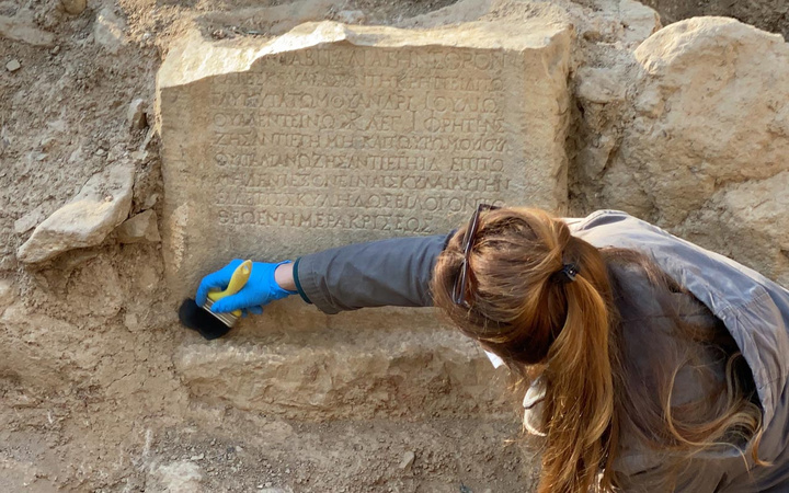 Bursa'da 1500 yıllık mesajda ölen kocası ve oğlu için bakın ne yazmış