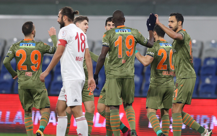 Turgutluspor'u farklı geçen Başakşehir kupada rahat turladı